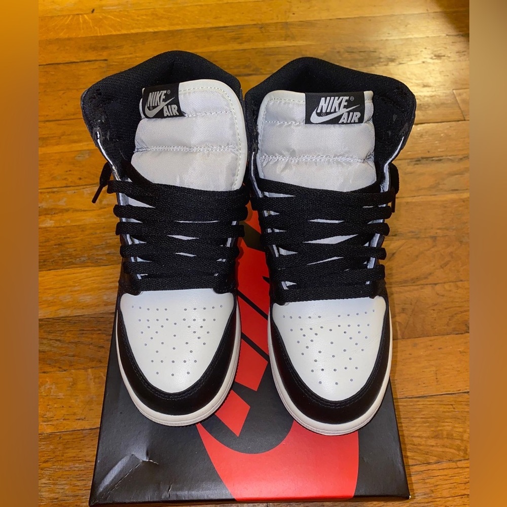 Grade School Air Jordan 1s “Mocha”